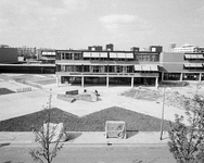 856112 Gezicht op de Openbare Scholengemeenschap Hendrik van der Vlist (Amerikalaan 109) te Utrecht.